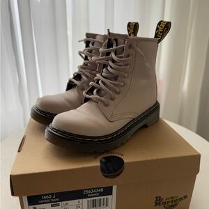 Taupe color dr Martens lace up boots for girls
Size 12